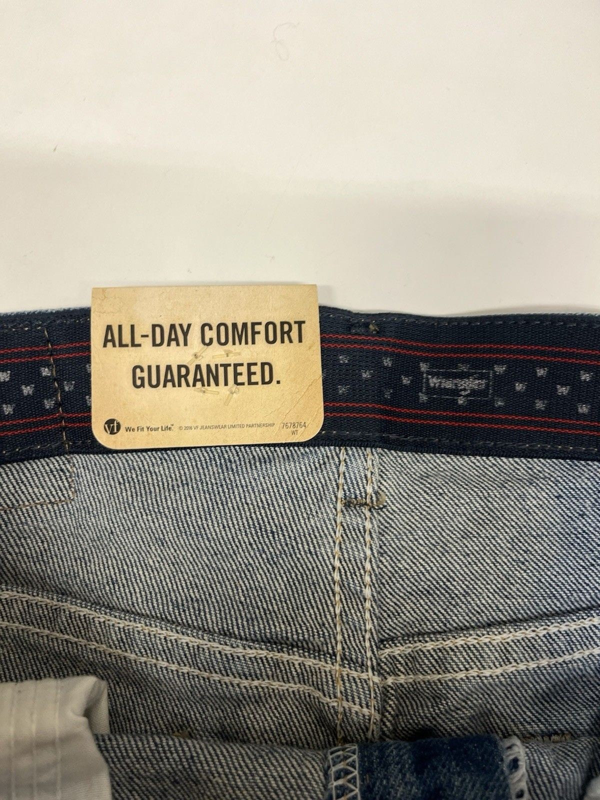 Wrangler jeans Men’s Sz 30x30 flex waistband 2” denim extra fading colors