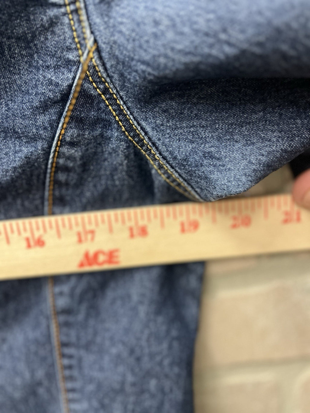 Levi Strauss woman’s pearl snap long sleeve denim shirt Sz M 8/10 stretch