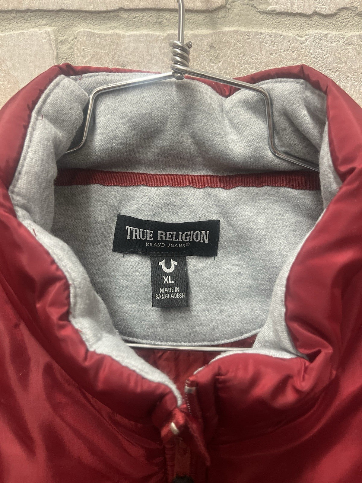 True religion men’s red puffer vest Sz XL full zip estimated with pockets