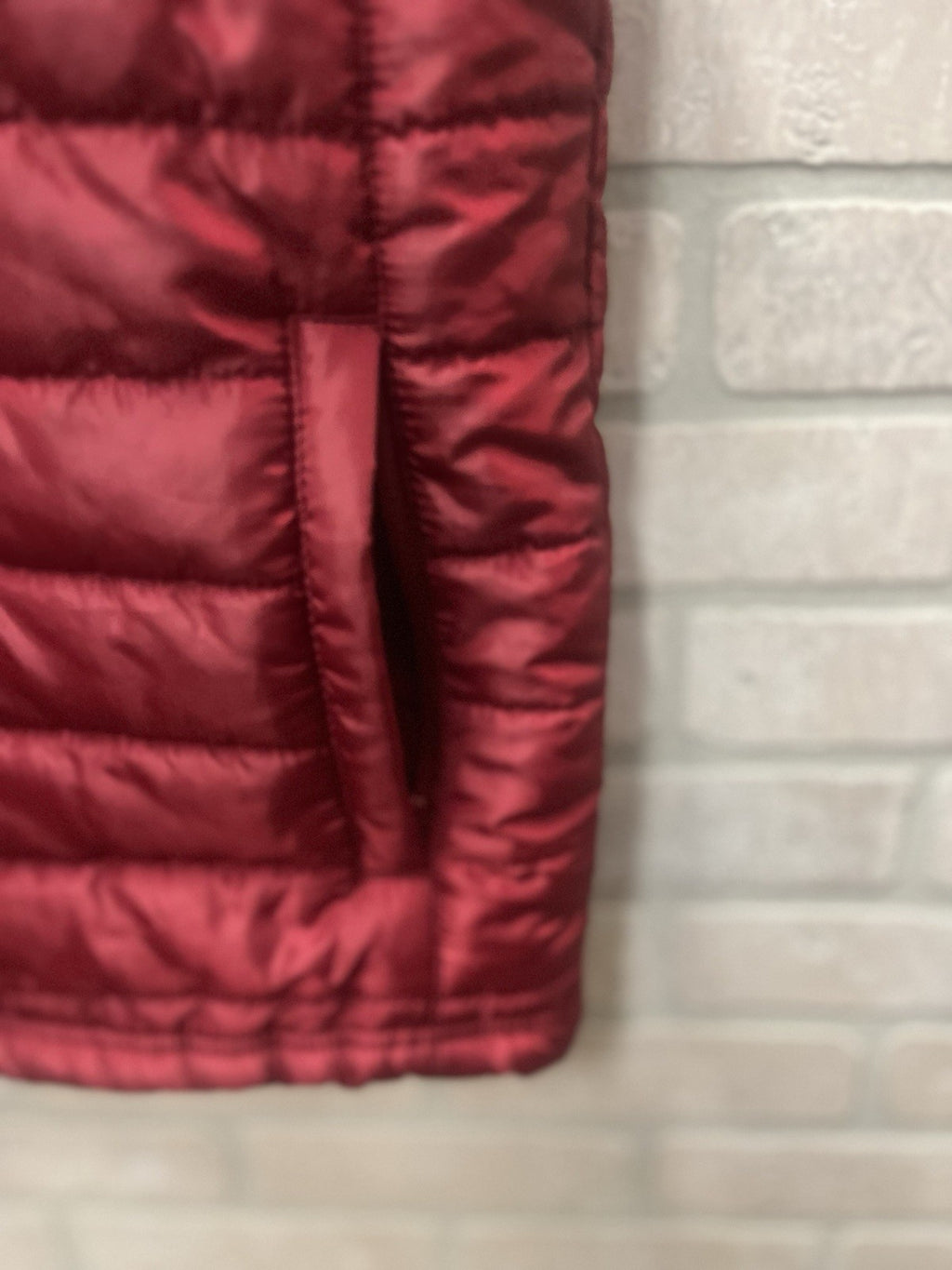 True religion men’s red puffer vest Sz XL full zip estimated with pockets