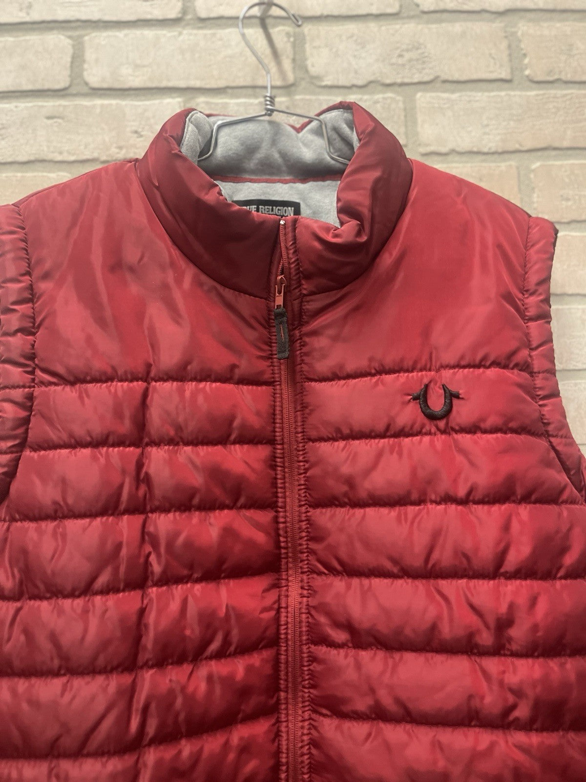 True religion men’s red puffer vest Sz XL full zip estimated with pockets