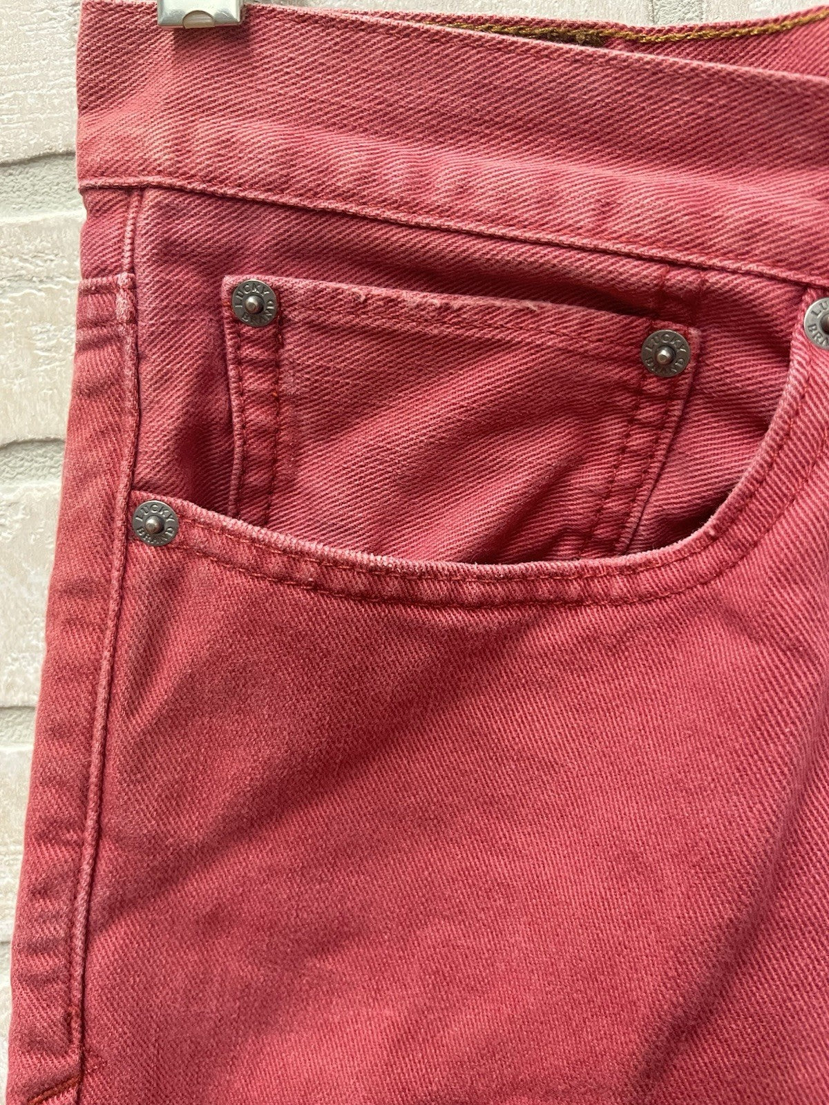 Lucky brand men’s maroon Button Fly, jeans size 34/32 Heritage Slim 121 pre-own