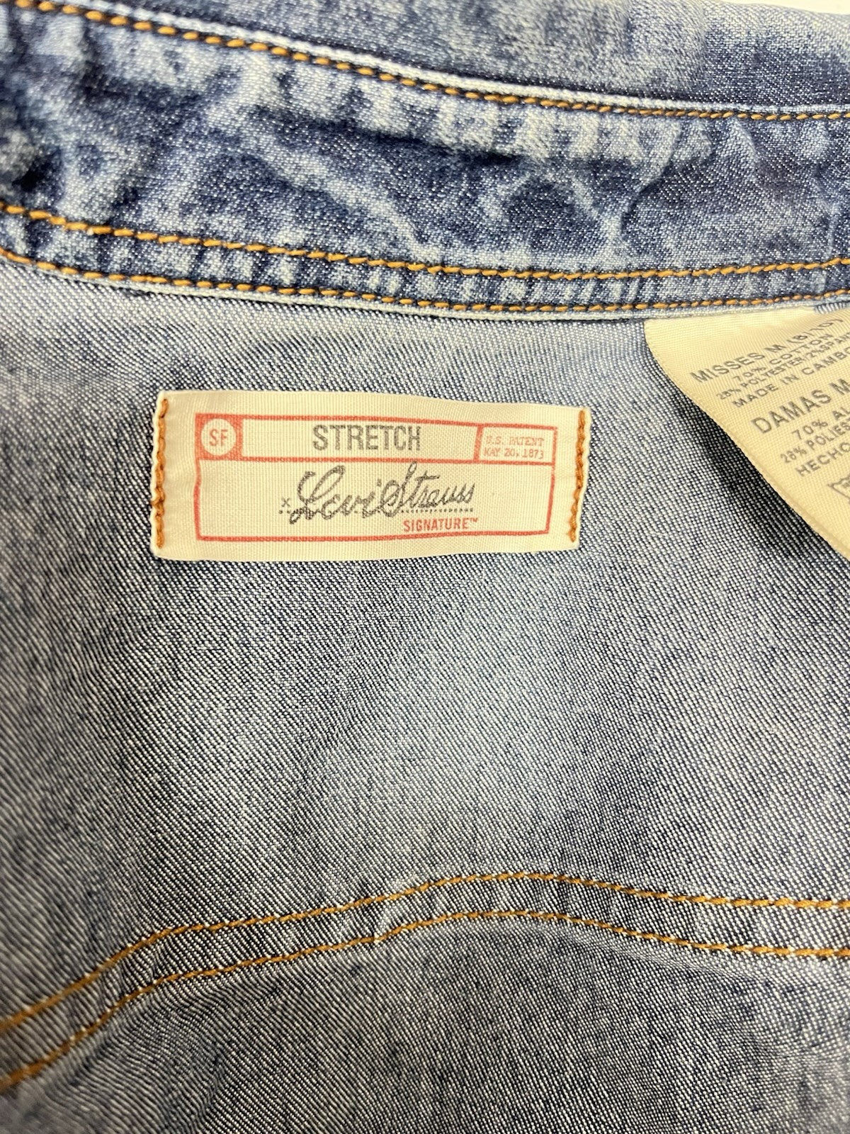 Levi Strauss woman’s pearl snap long sleeve denim shirt Sz M 8/10 stretch