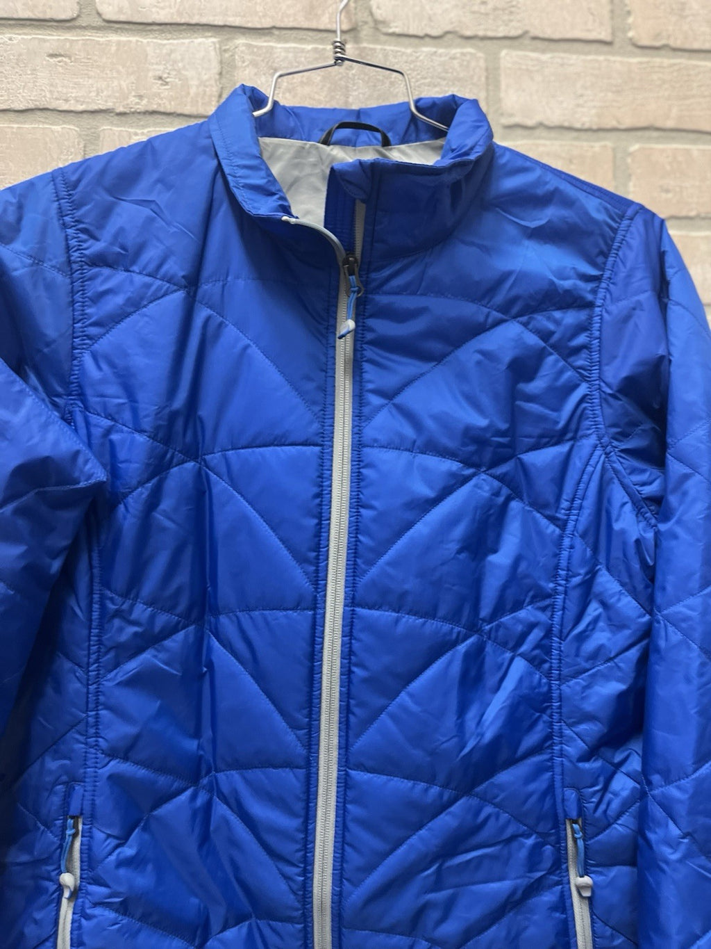 L.L. Bean men’s Puffer jacket Sz L Blue performance Active
