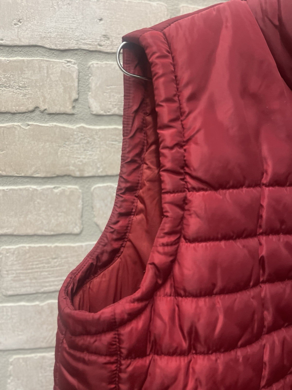 True religion men’s red puffer vest Sz XL full zip estimated with pockets