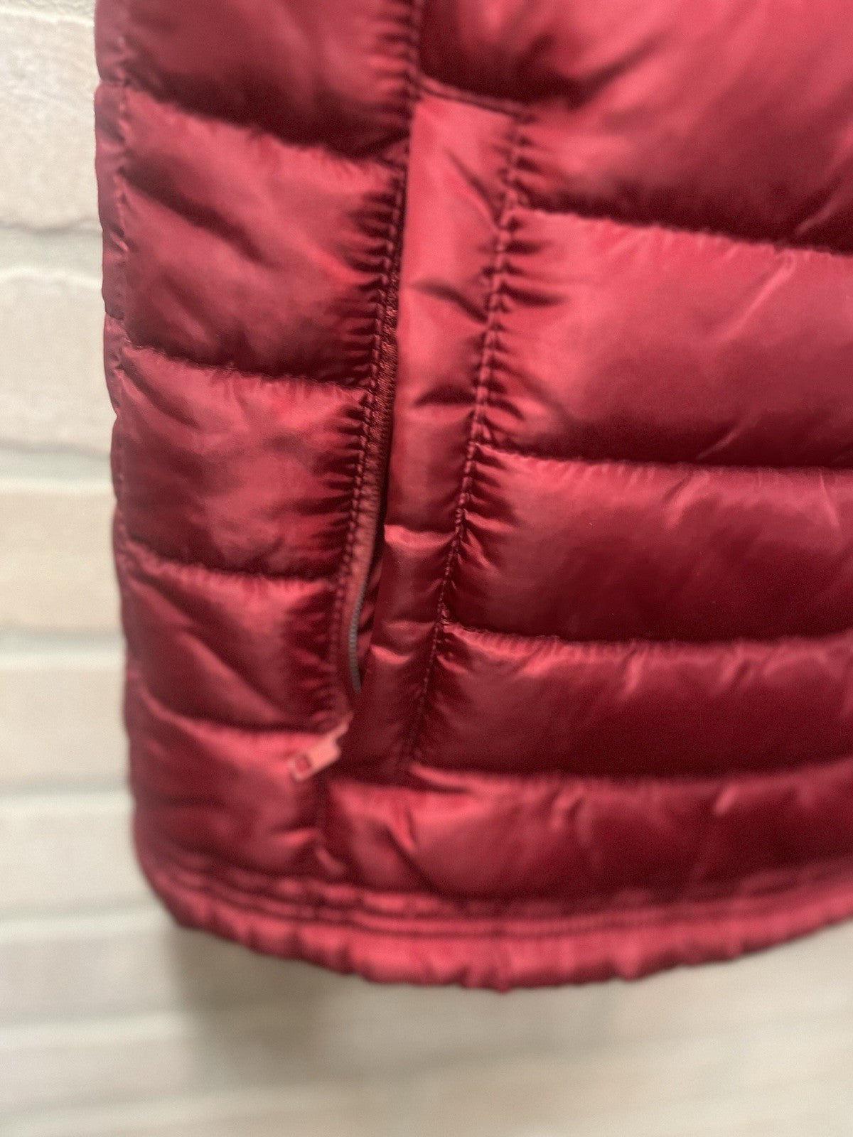 True religion men’s red puffer vest Sz XL full zip estimated with pockets