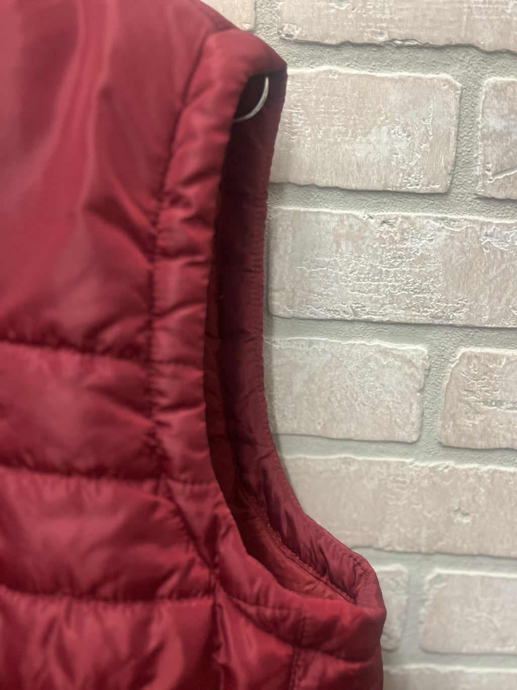 True religion men’s red puffer vest Sz XL full zip estimated with pockets