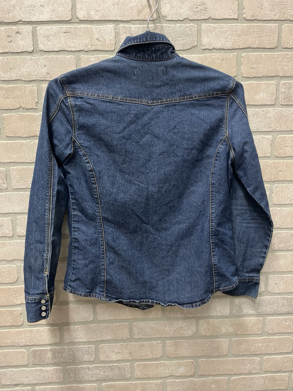 Levi Strauss woman’s pearl snap long sleeve denim shirt Sz M 8/10 stretch