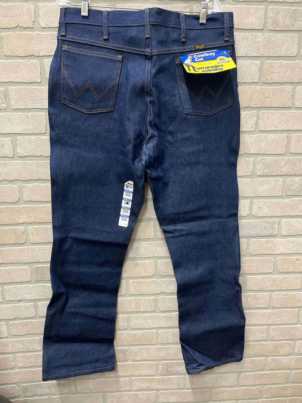 Wrangler men’s cowboy cut denim jeans Sz35/32 Length 44” Boot cut regular fit